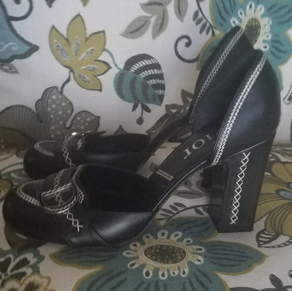 ❤❤CHRISTIAN DIOR Leather Pumps - Picture 2 of 9